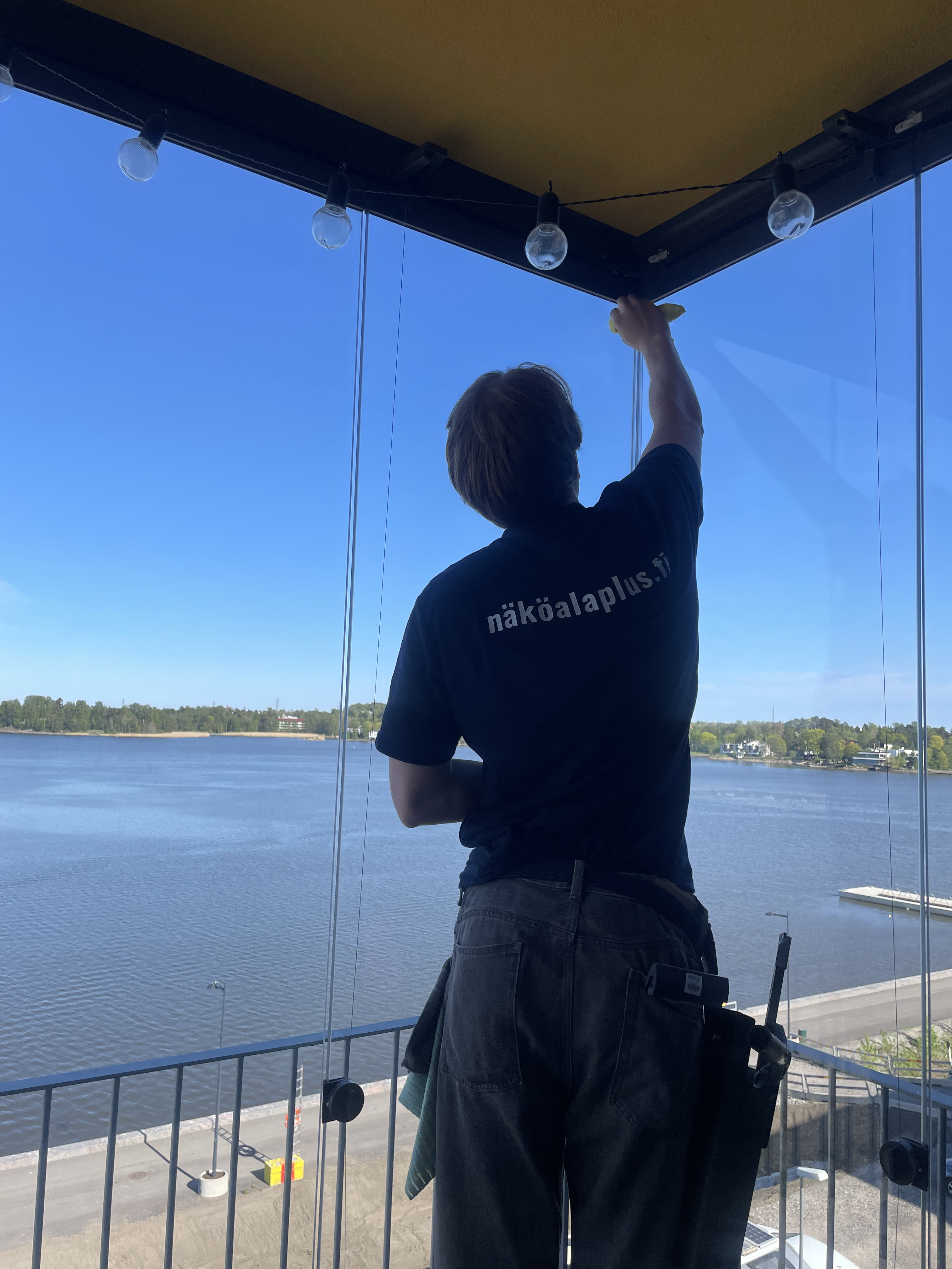 Ikkunanpesu kerrostalossa, täydellinen lopputulos