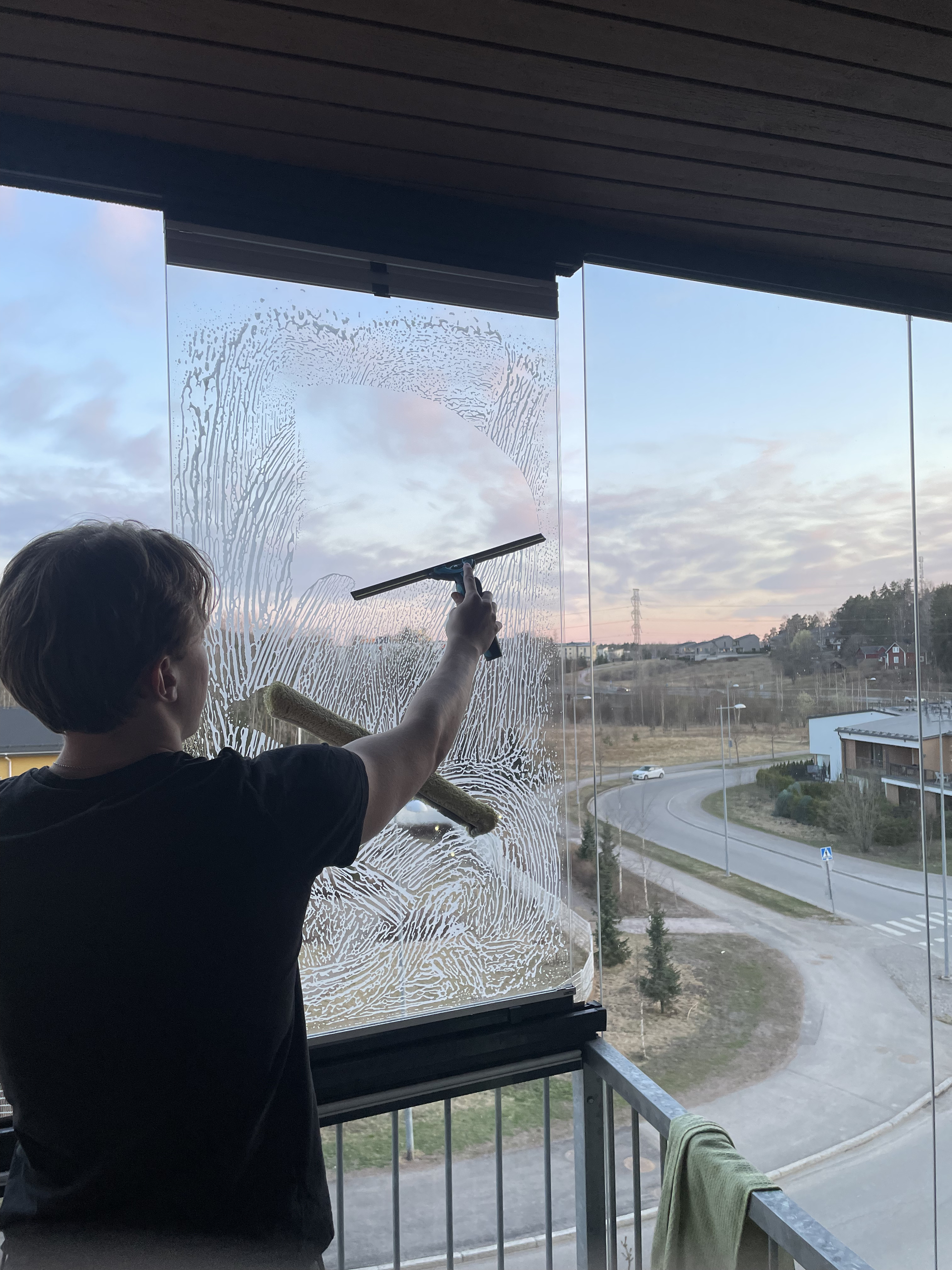 Kirkkaat ikkunat puhdistuksen jälkeen – Näköala+